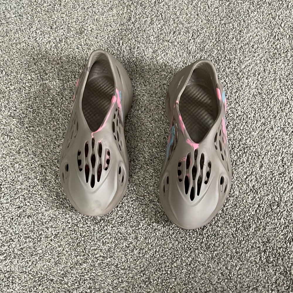 yeezy shoes size 8.5 mens, 10 in women’s